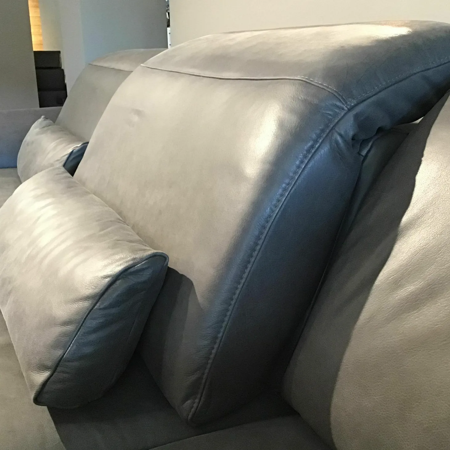 Ecksofa MR 1350 Leder Bovino Anthrazit Füße Aluminium Schwarz Mit Kopfpolster- Und Sitztiefenverstellung