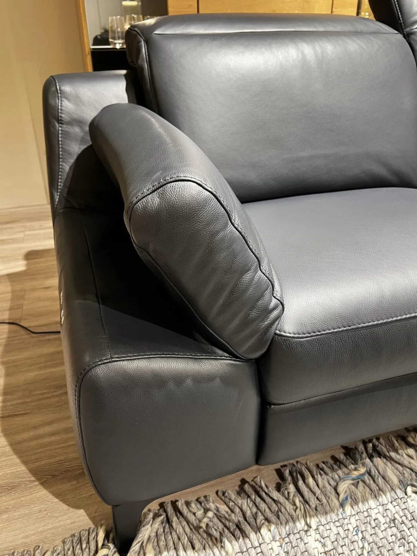 Ecksofa MR9120 Leder Montana Night Schwarz Füße Metall Schwarz Inklusive Kissen
