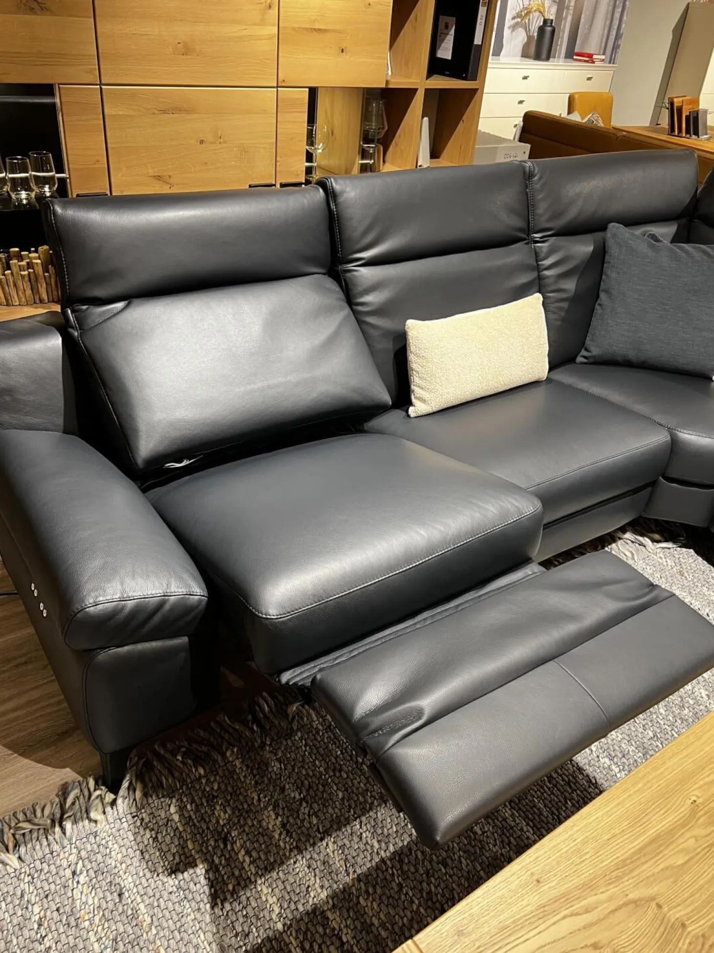 Ecksofa MR9120 Leder Montana Night Schwarz Füße Metall Schwarz Inklusive Kissen