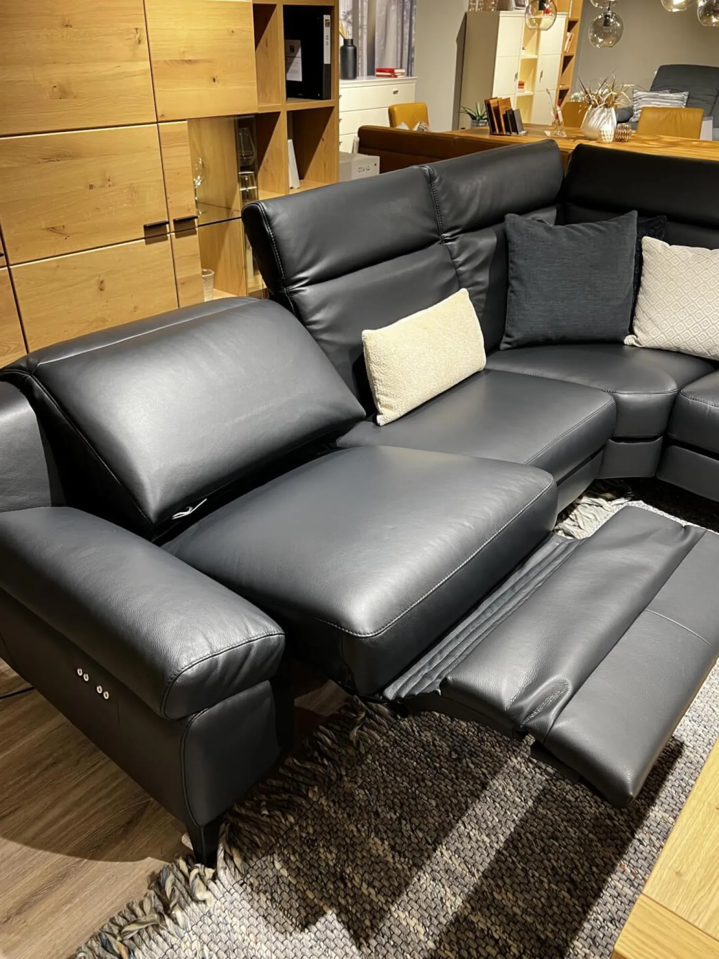 Ecksofa MR9120 Leder Montana Night Schwarz Füße Metall Schwarz Inklusive Kissen