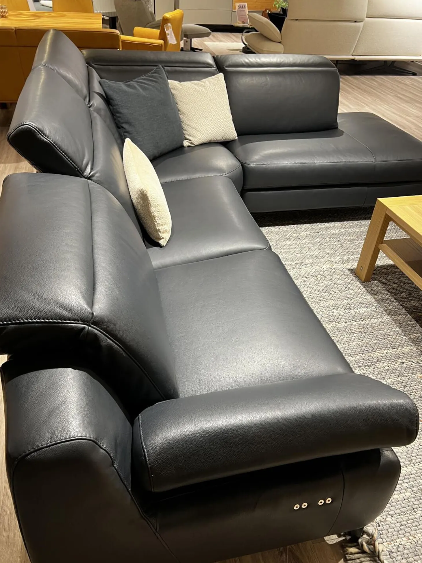 Ecksofa MR9120 Leder Montana Night Schwarz Füße Metall Schwarz Inklusive Kissen