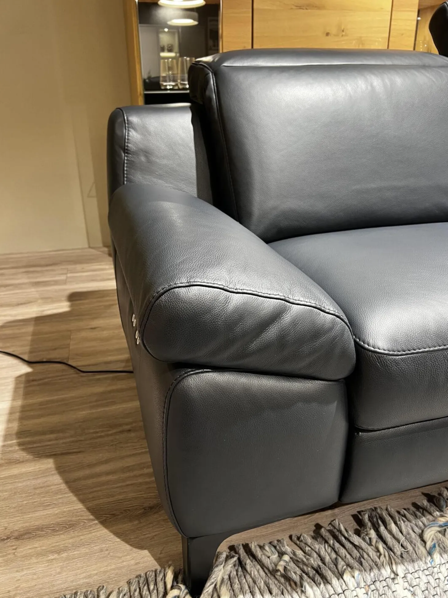 Ecksofa MR9120 Leder Montana Night Schwarz Füße Metall Schwarz Inklusive Kissen