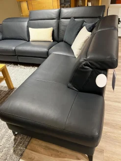 Ecksofa MR9120 Leder Montana Night Schwarz Füße Metall Schwarz Inklusive Kissen