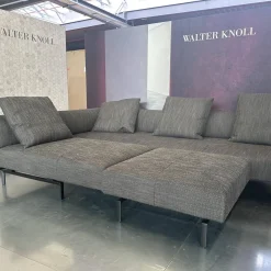 Ecksofa Muud Stoff Bogar 7830 Nightshade Grau Kufen Metall Matt Schwarz Pulverbeschichtet Mit Hocker