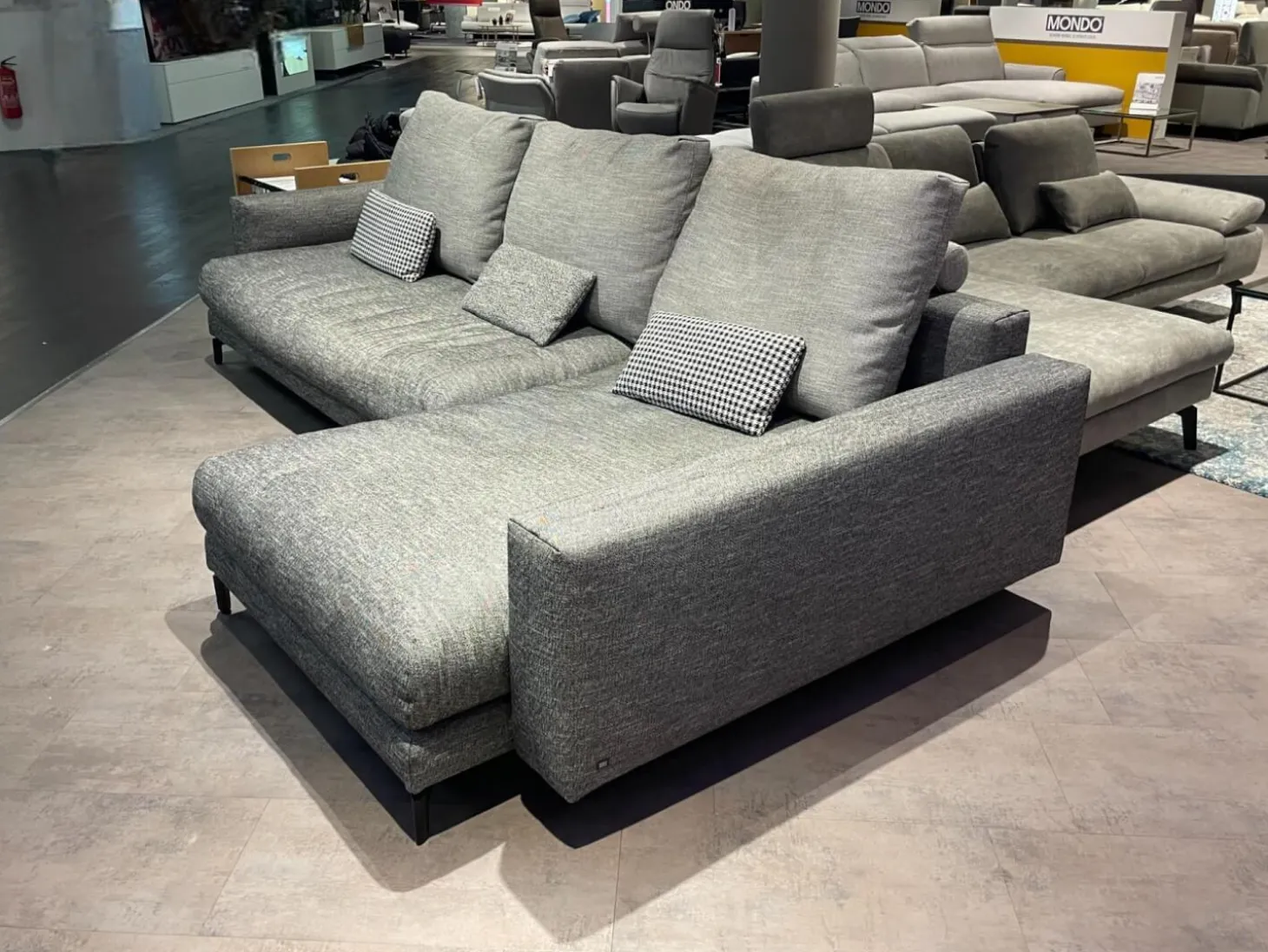 Ecksofa Nuvola Stoff 17 100 Dunkel Schwarz Weiß Gemustert Aluminiumgußfuß Lackiert RAL9017 Verkehrsschwarz Schwarz