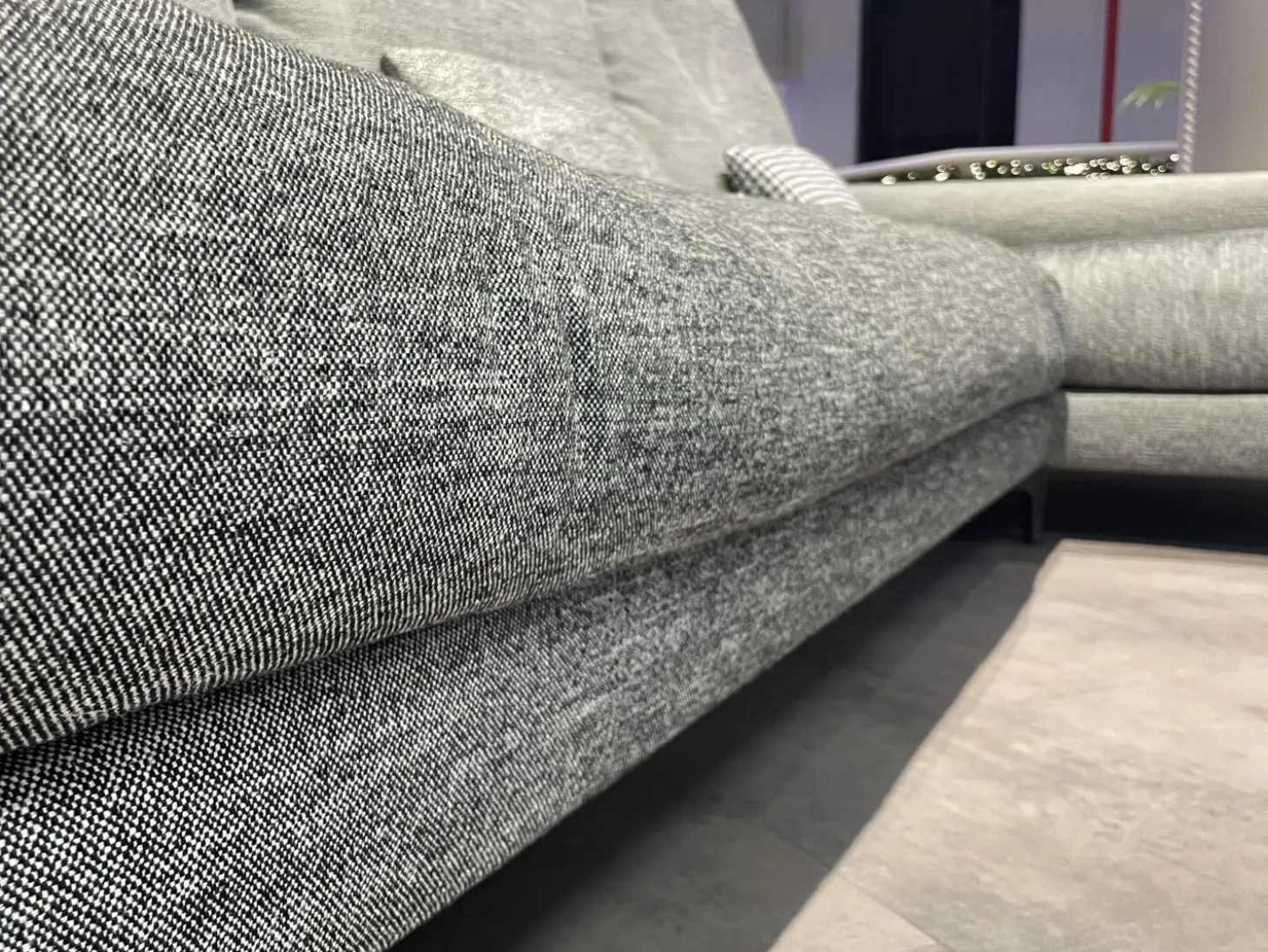 Ecksofa Nuvola Stoff 17 100 Dunkel Schwarz Weiß Gemustert Aluminiumgußfuß Lackiert RAL9017 Verkehrsschwarz Schwarz