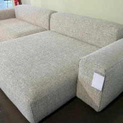 Ecksofa Padua aus Stoff Storm 2 Light Grey Grau Füße Schwarz Inklusive Beistelltisch