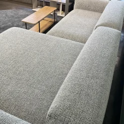 Ecksofa Padua aus Stoff Storm 2 Light Grey Grau Füße Schwarz Inklusive Beistelltisch