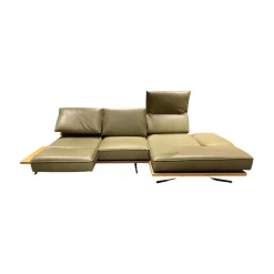 Ecksofa Phoenix Leder B Toro Cactus Grün Plateau Wildeiche Furniert Gestell Aluminium Schwertkufe
