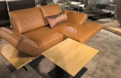 Ecksofa Phoenix VZ Leder B Toro Whiskey Braun Plateau Wildeiche Natur Furniert Geölt Kufe Aluminium Schwarz Matt