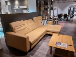 Ecksofa Rafaela Leder Vivre Honig Braun Füße Metall Pulverbeschichtet Schwarz Inklusive Motorischen Sitzvorzug Und Relaxfunktion