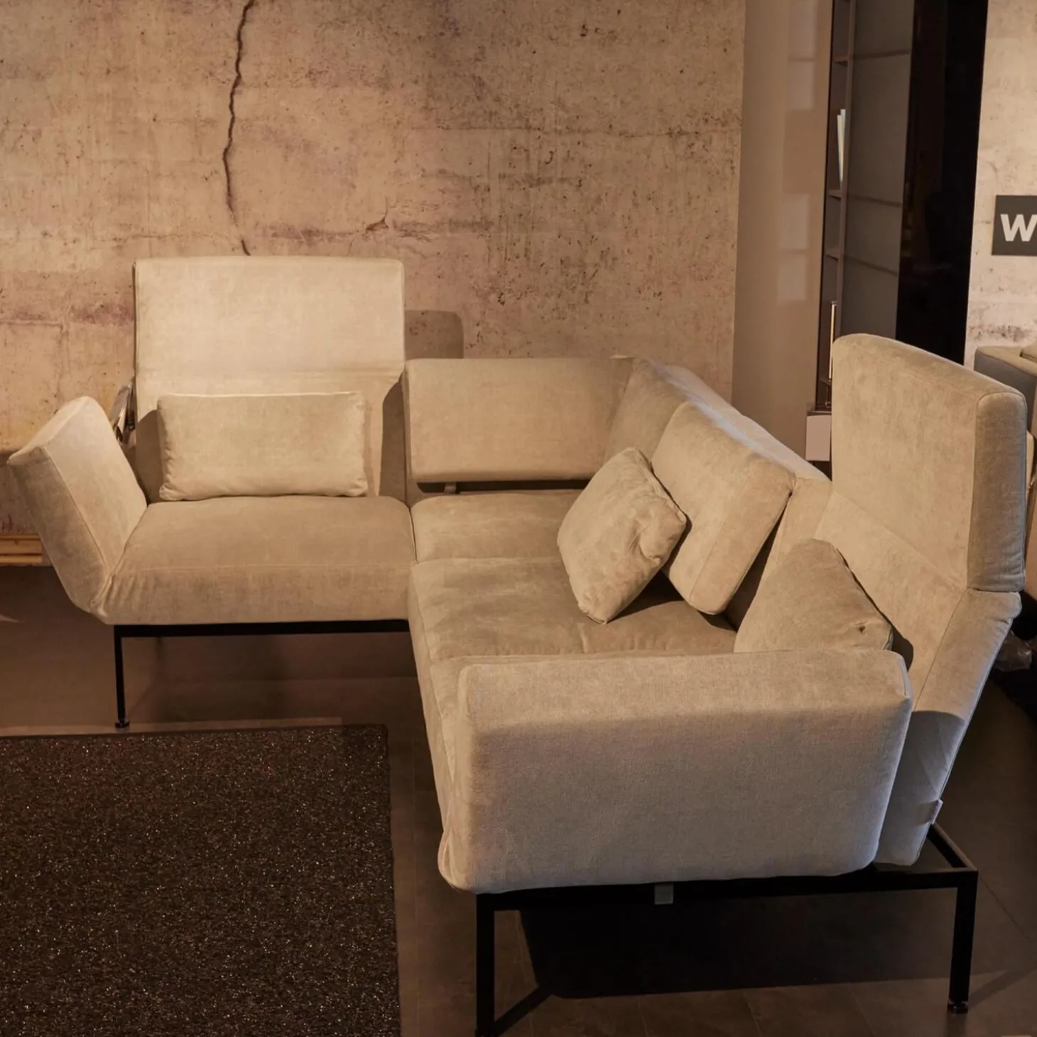 Ecksofa Roro Soft Bezug Stoff 2813 0093 Beige Fuß Metall Schwarz mit Funktion