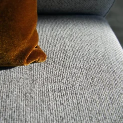 Ecksofa Taormina Stoff Livio Creme Grau Füße Schwarz Mit 1 Rückenkissen Und 2 Spitzkissen Stoff Genua Kupfer