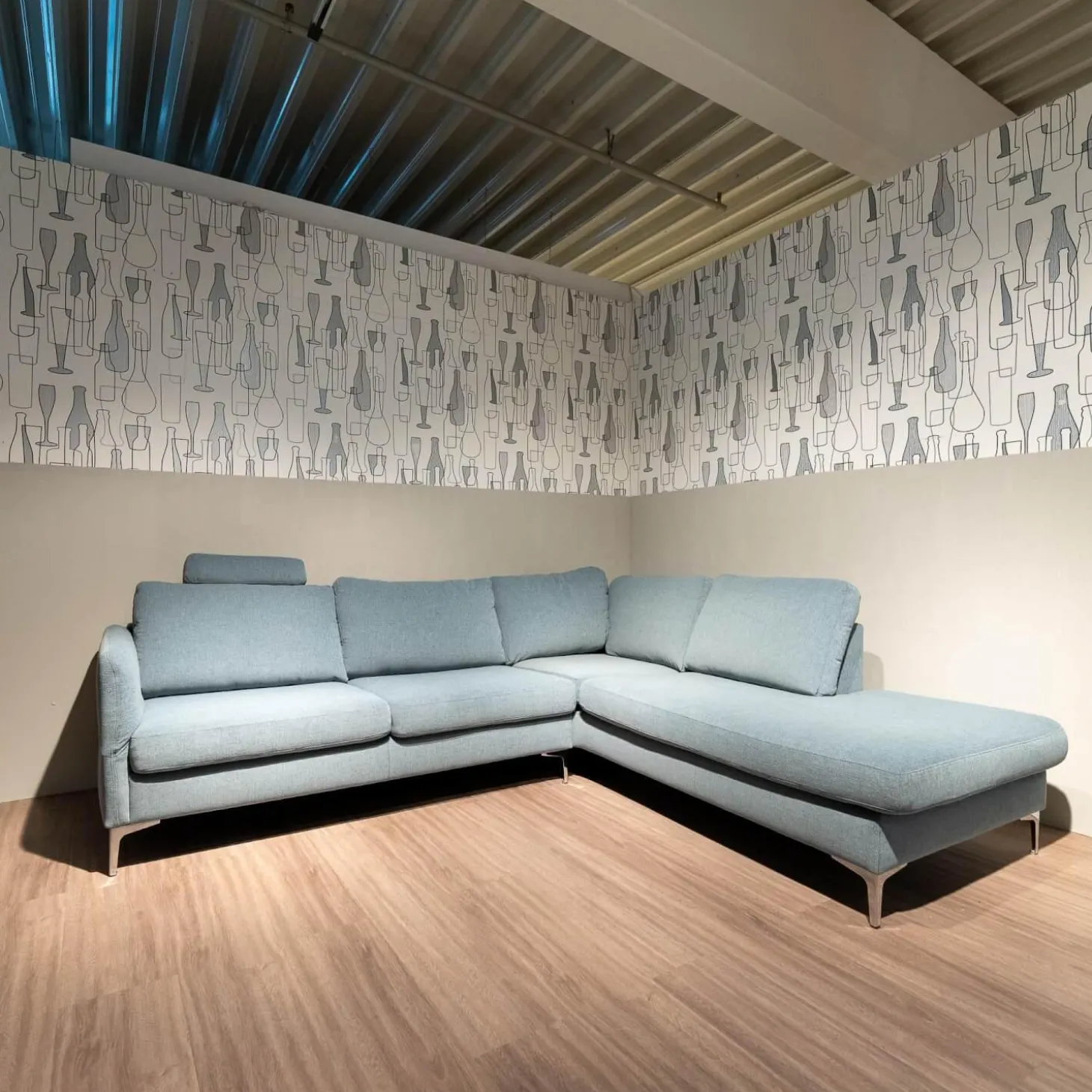 Ecksofa Timeless 7141 5453 Bezug Stoff Trend Light Blue Hellblau Metallfuß Chrombeschichtet Mit Kopfstütze