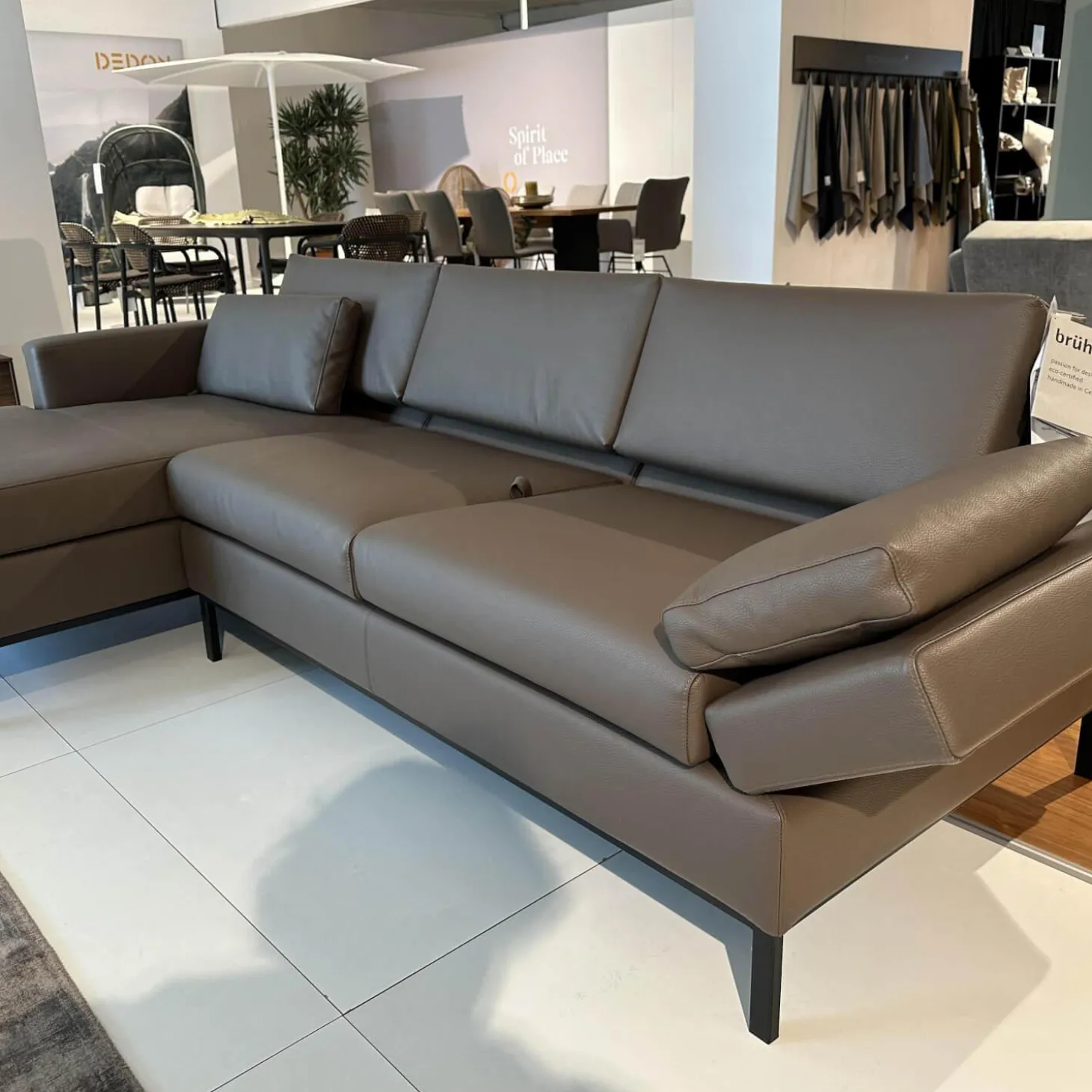 Ecksofa Tomo Compact Leder Unit 5432 29 Braun Gestell Metall Schwarz Pulverbeschichtet Mit Verstellbarer Lehne