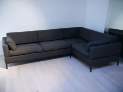 Ecksofa Tomo Soft Bezug Stoff 4491 0096 Dunkelgrau Untergestell Schwarz Matt