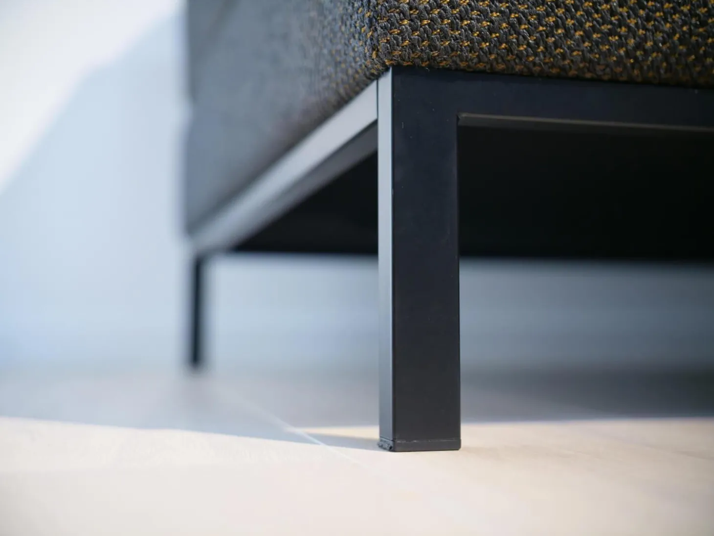 Ecksofa Tomo Soft Bezug Stoff 4491 0096 Dunkelgrau Untergestell Schwarz Matt