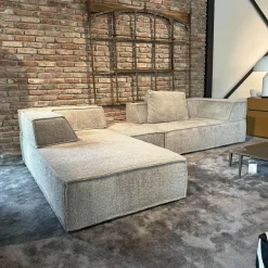 Ecksofa Trio Stoff 9047 Greige Gestellrahmen Buche Massiv Inklusive Hocker Und Kissen