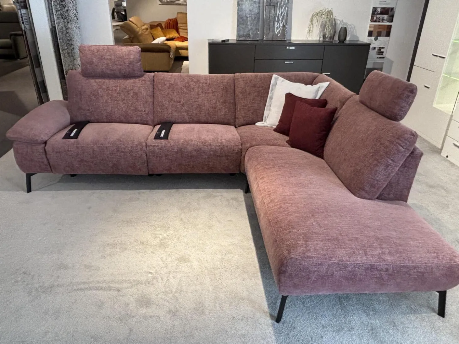 Ecksofa Vino Stoff Cosmopolitan Rosewood Rot Rosa Fuß 284 Schwarz Matt Inklusive 2 Kopfstützen Und 3 Kissen