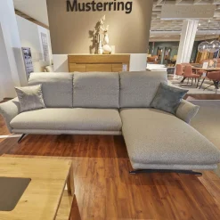 Ecksofa Willoow Bezug Stoff Silver Grey 01022 Metallkufe Schwarz FT9 M99 Inklusive Sitztiefenverstellung Und 2 Kissen