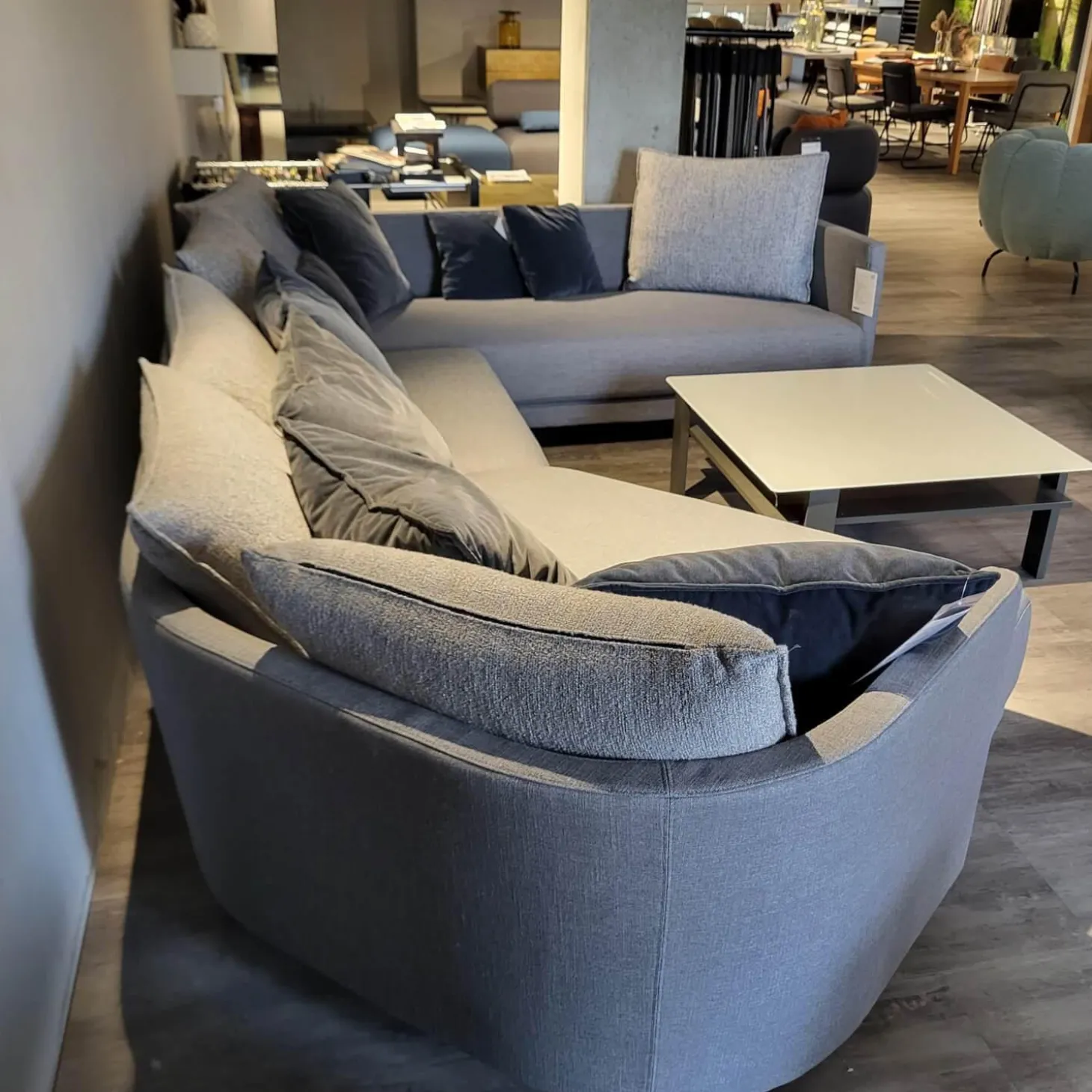 Ecksofa Wohnlandschaft Onda Bezug Stoff 05.464 Eisengrau Füße Massivholz Eiche Schwarz Gebeizt Inklusive Kissen