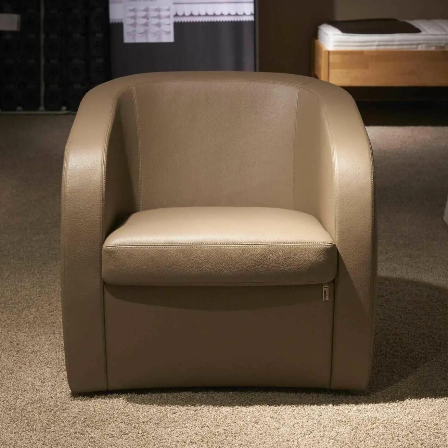 Einzelsessel Classic Leder 43.560 Fango Braun mit Drehteller