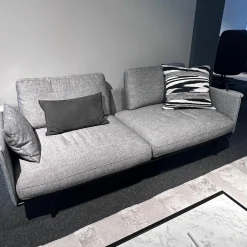 Einzelsofa Liv Smart aus Stoff 18 100 Schwarz Weiß Füße Metall Tiefschwarz Pulverbeschichtet