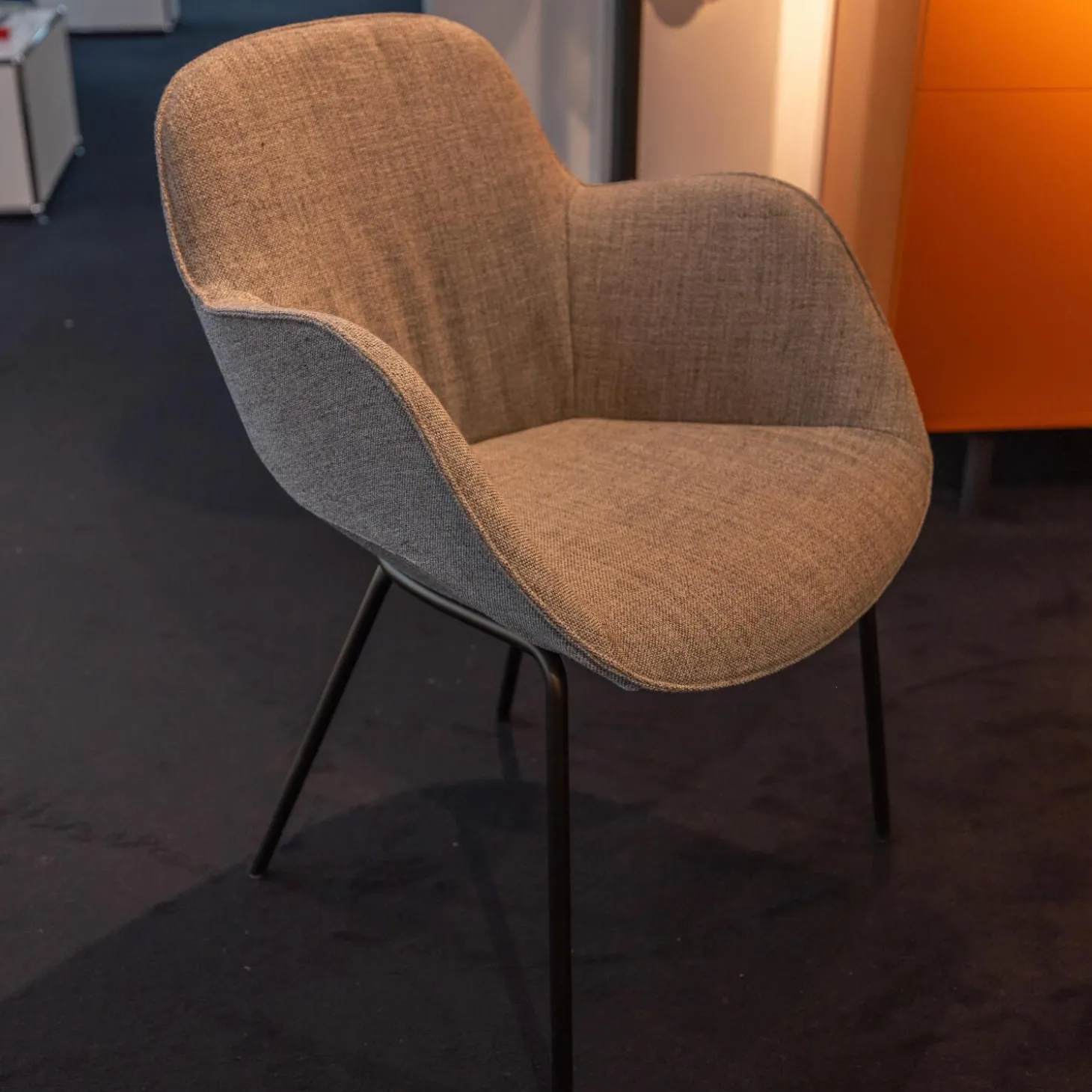 4er Set Armlehnstuhl Sheru Bezug Stoff 25 Togba 7854 Pebble Grau 4-Bein-Gestell Pulverbeschichtet Schwarz