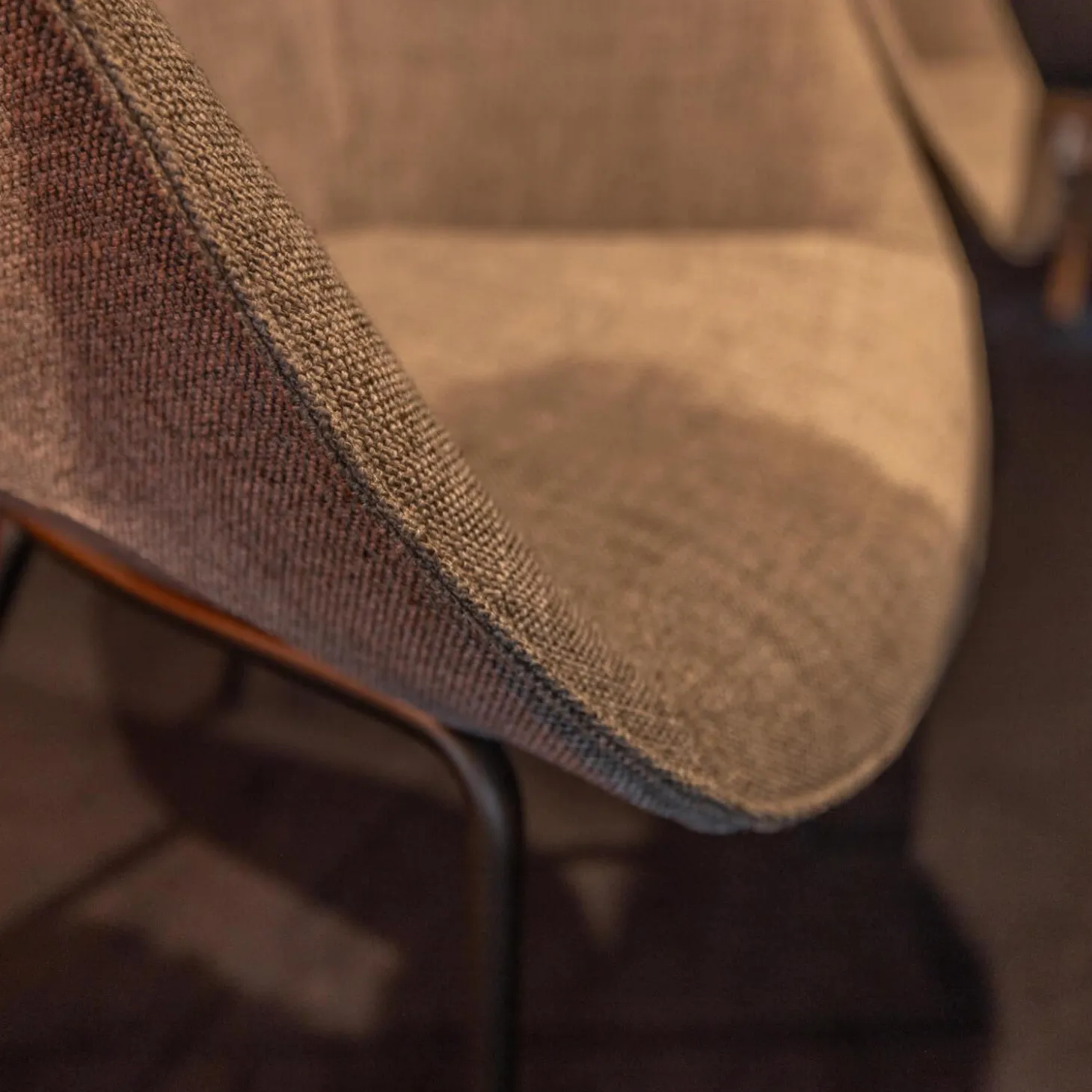 4er Set Armlehnstuhl Sheru Bezug Stoff 25 Togba 7854 Pebble Grau 4-Bein-Gestell Pulverbeschichtet Schwarz