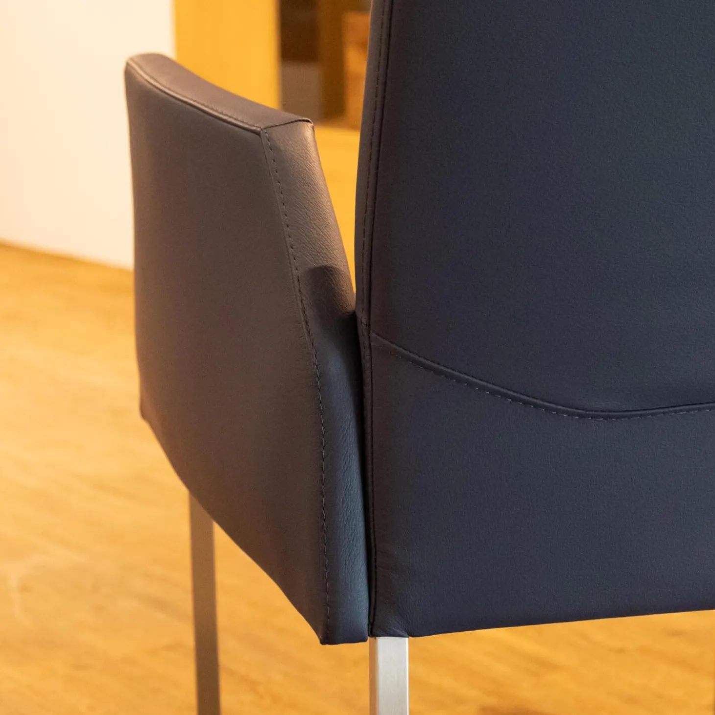 2-er Set Armlehnstuhl WK 700 VMA Leder Toledo Kobalt Gestell Edelstahl Matt Quadratisch