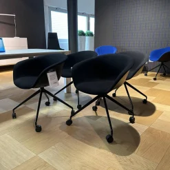 2-er Set Drehsessel Duna 02 4217 Stoff Jet Fidvi Schwarz Schale Polypropylen Spinnenfuß Aluminium Lackiert