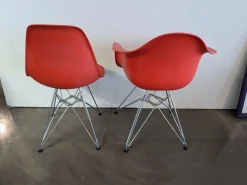 2er Set Eames Plastic Sidechair Und Armchair Sitzschale Kunststoff Oxidrot Rot Gestell Metall Verchromt