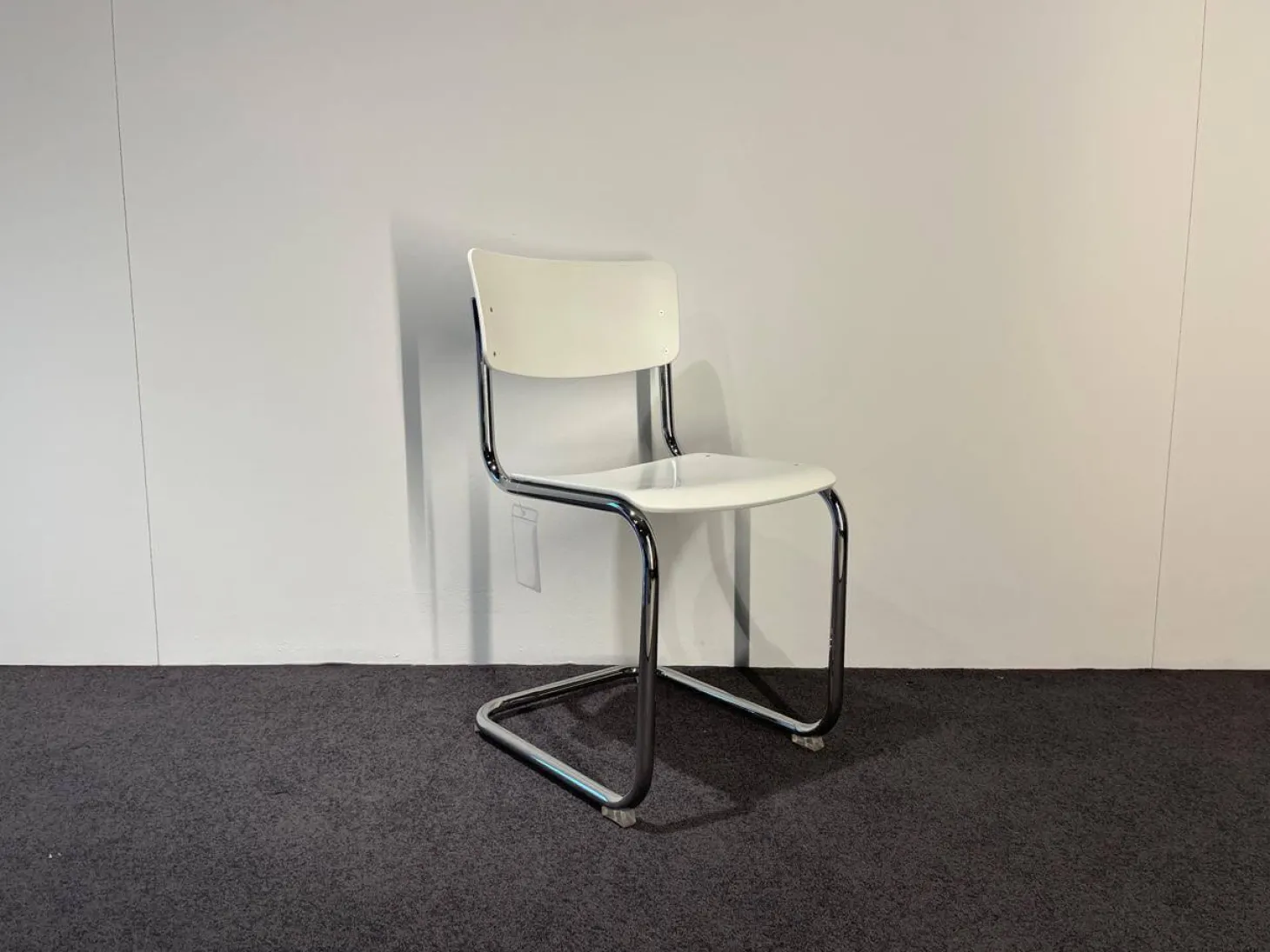 3-er Set Freischwinger Stuhl S43 Decklackiert 9010 Weiss Stahlgestell Verchromt Inklusive Filzgleitern