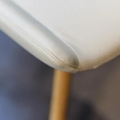 4er Set Polsterstuhl Kasaar Sitz Und Rücken Leder Preistige M133 Altweiß Weiß Gestell Gedrehte Holzbeine Eiche Natur Geölt