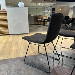 4er Set Stuhl Amelie Stoff Sahco Safire 0002 Grau Schwarz Drahtgestell Tiefschwarz