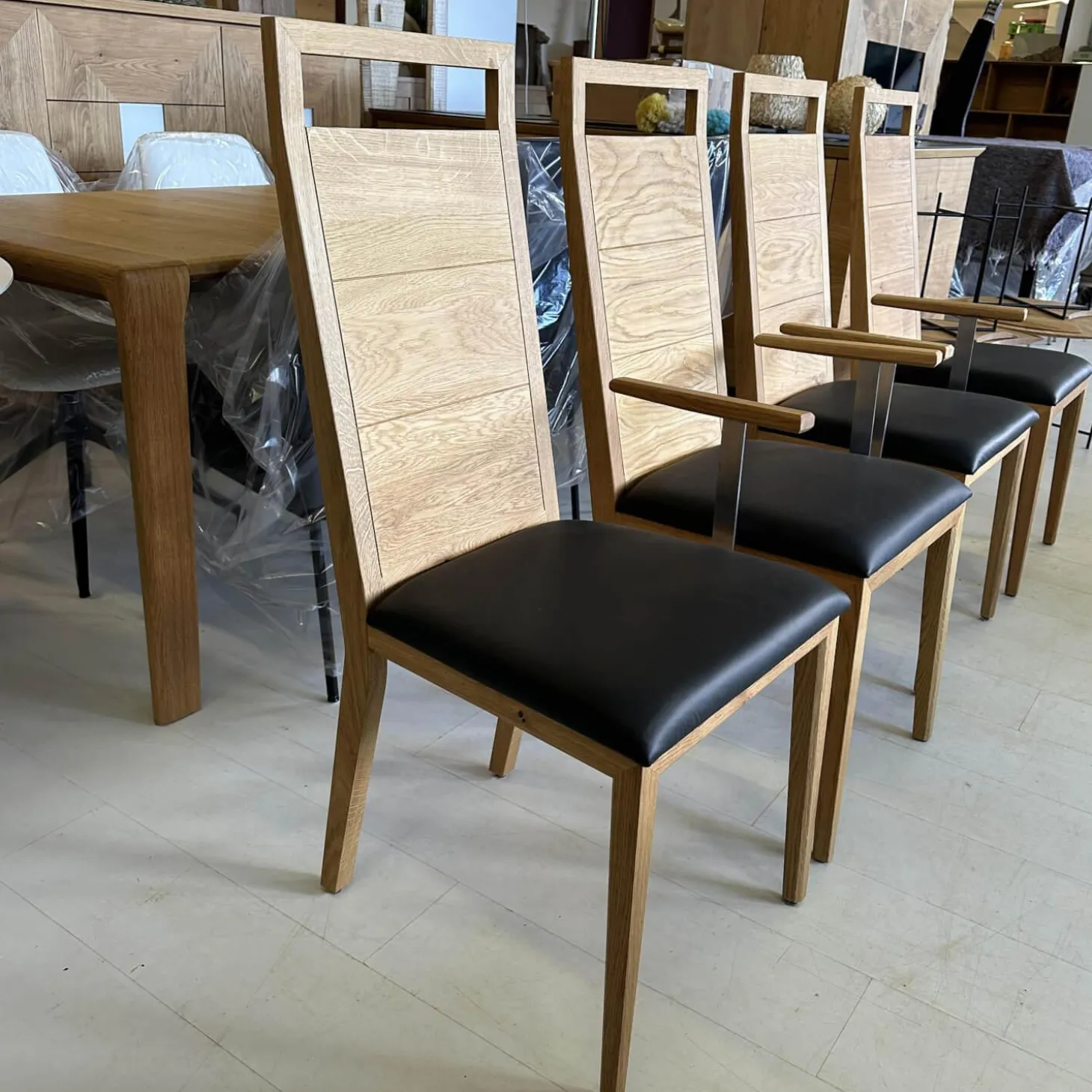 4er Set Stuhl Artus Leder Genua 0500 Schwarz Gestell Knorrige Eiche Natur Geölt