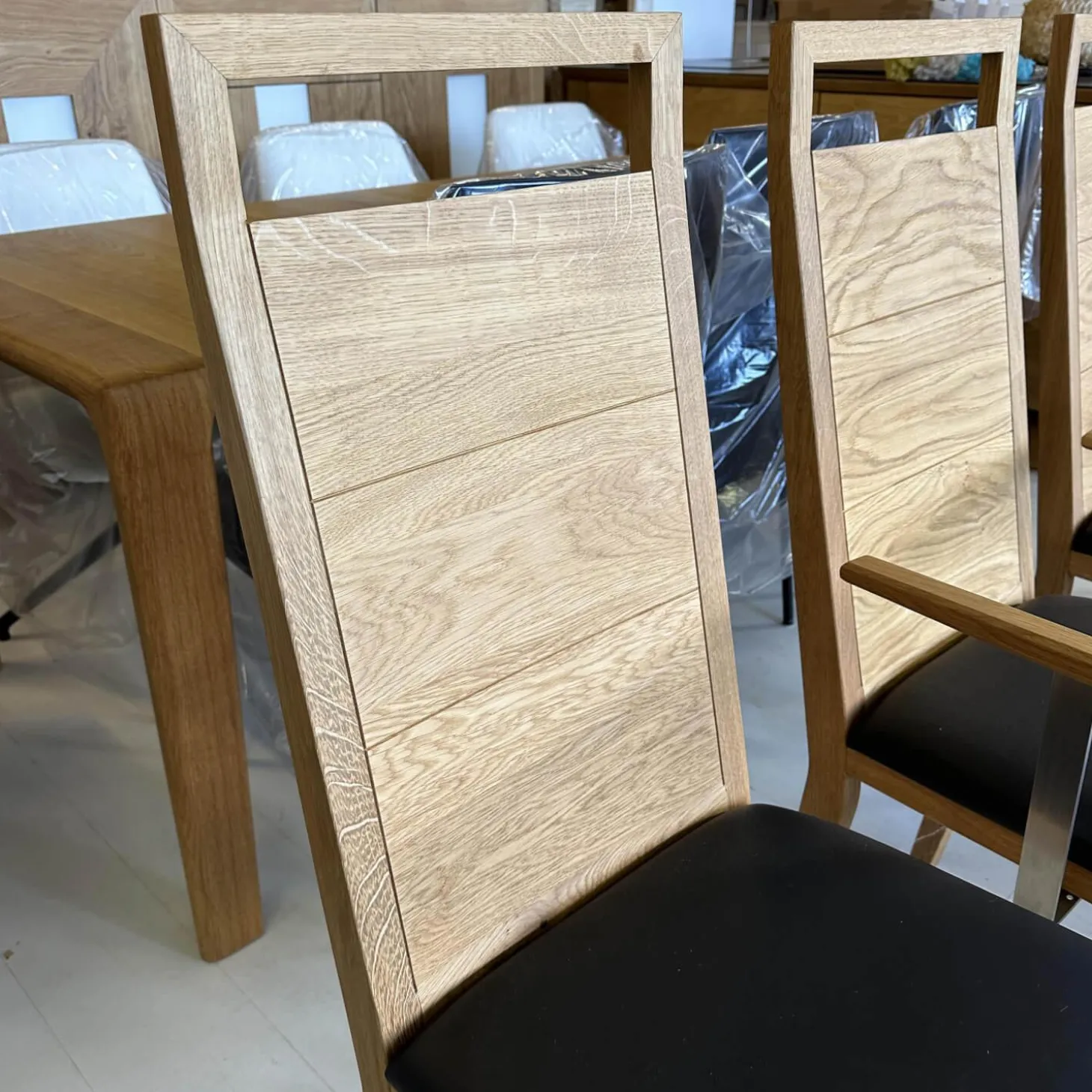 4er Set Stuhl Artus Leder Genua 0500 Schwarz Gestell Knorrige Eiche Natur Geölt