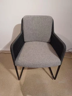 4er Set Stuhl D43 Armlehner Stoff Hallingdal Fb 130 Anthrazit Geflecht Anthrazit Gestell Schwarz Pulverbeschichtet