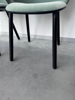 4er Set Stuhl Dua Stoff Erimiti Regal E036 Grün Grau Gestell Holz Schwarz Lackiert