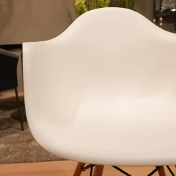 6er Set Stuhl Eames Plastic Armchair DAW Polypropylen Weiß Holzuntergestell Ahorn Gelblich Mit Verstrebungen
