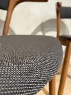 2er Set Stuhl Embra Stoff Steelcut Trio 383 Grau Gestell Nussbaum Natur Lackiert