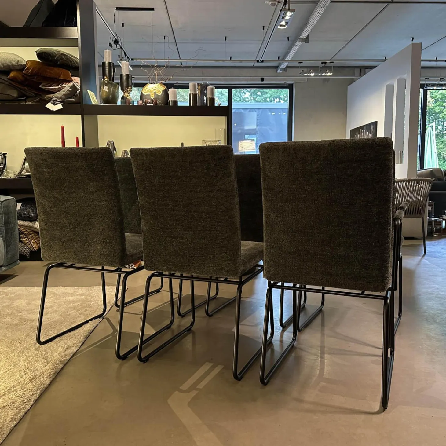 6er Set Stuhl Filon Stoff Cloud Hunter 156 Grün Kufengestell Metall Schwarz Tiefmatt Pulverbeschichtet Mit Schwingmechanik