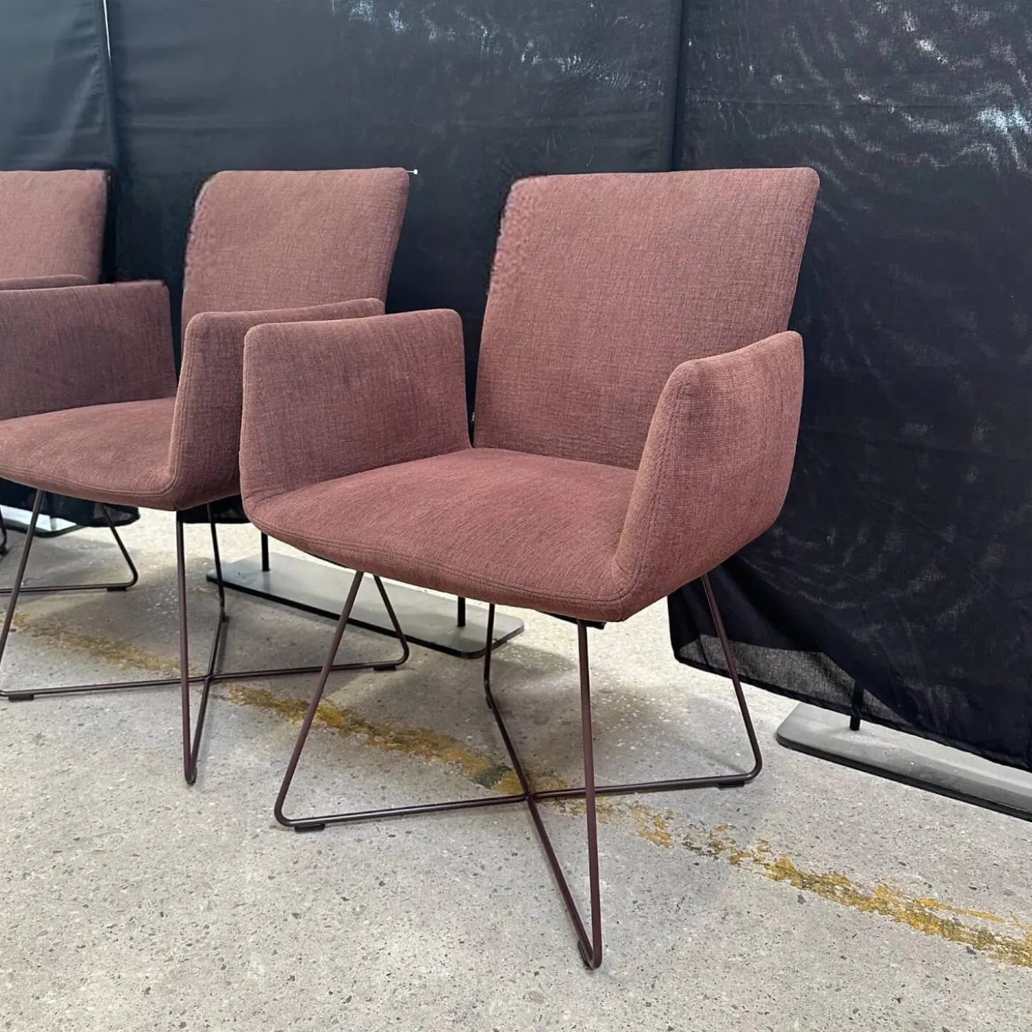 4er Set Stuhl Jalis 541 Stoff 10125 Bordeaux Rot Drahtgestell Lack RAL 010 20 10 Wengenschwarz Mit Filzgleiter