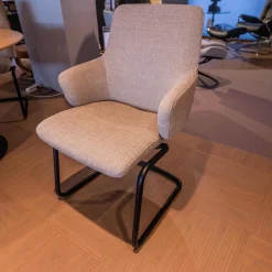 4er Set Stuhl Laurel L Bezug Stoff 500 Daisy 80 Beige Gestell D400 Matt Schwarz