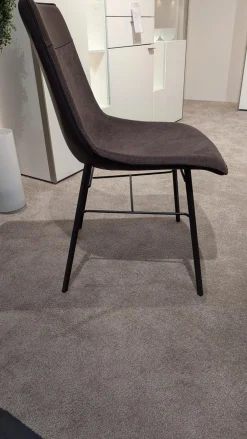 6er Set Stuhl LS20 455100 Linja Innen Stoff ROM8006 Romeo Brownie Grau Braun Außen Leder LIN 682 Linea Coffee Schwarz Gestell Metall RAL 8019 Grau Braun Pulverbeschichtet