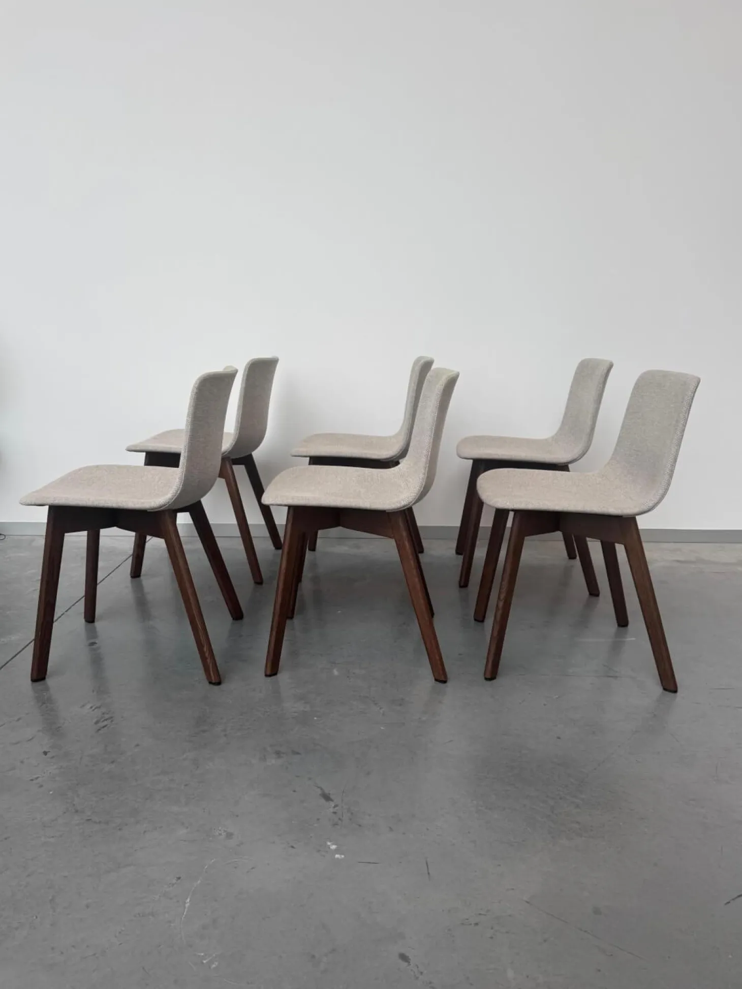 6er Set Stuhl Pato Stoff Kvadrat Clay 0012 Grau Gestell Geräucherte Eiche Gebeizt Und Lackiert Mit Gleitern