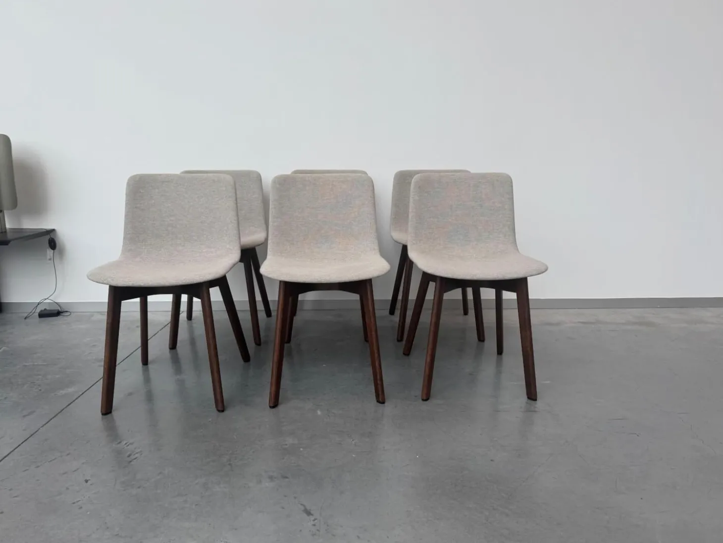 6er Set Stuhl Pato Stoff Kvadrat Clay 0012 Grau Gestell Geräucherte Eiche Gebeizt Und Lackiert Mit Gleitern