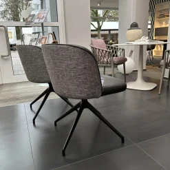 2er Set Stuhl V2 Gaia LNE 10109 STV2 Bezug Innen Leder Sauvage Anthrazit 8102 Grau Außen Sonderbezug Hellgrau Gestell 4 Fuß Stern SL Struktur M02 Schwarz Mit Kunststoffgleitern