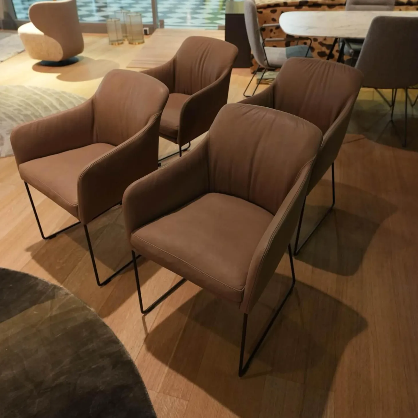 4er Set Stuhl Youma Casual Leder Kenia Rock 19 Braun Drahtkufengestell M11 Schwarz