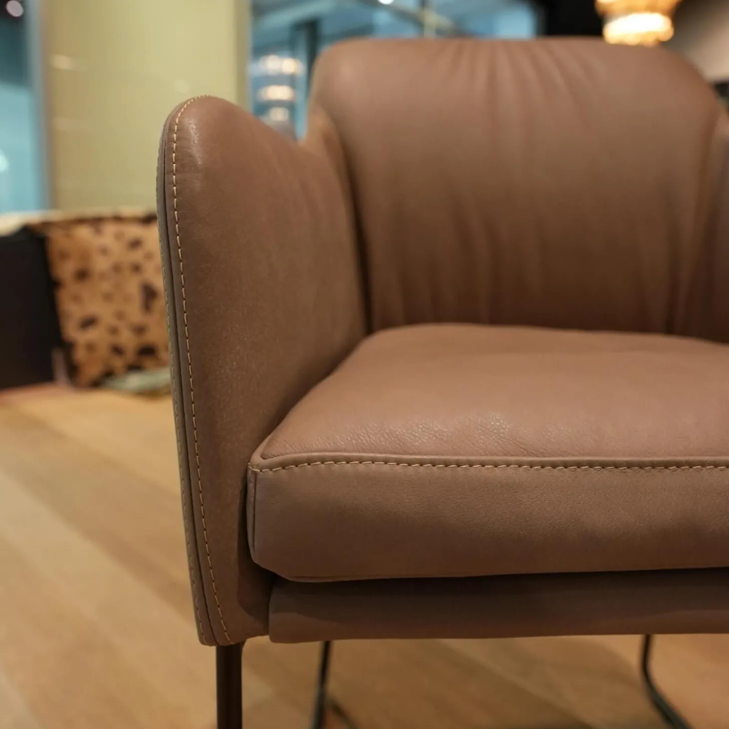 4er Set Stuhl Youma Casual Leder Kenia Rock 19 Braun Drahtkufengestell M11 Schwarz